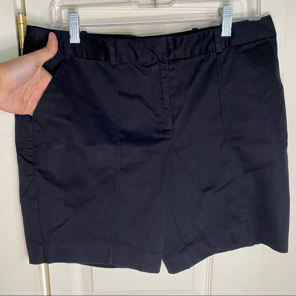 Worthington modern fit black petite shorts